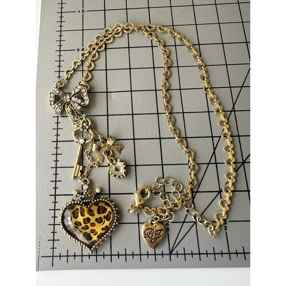 BETSEY JOHNSON Animal print HEART bow Key Charm Rhinestone Necklace 19”